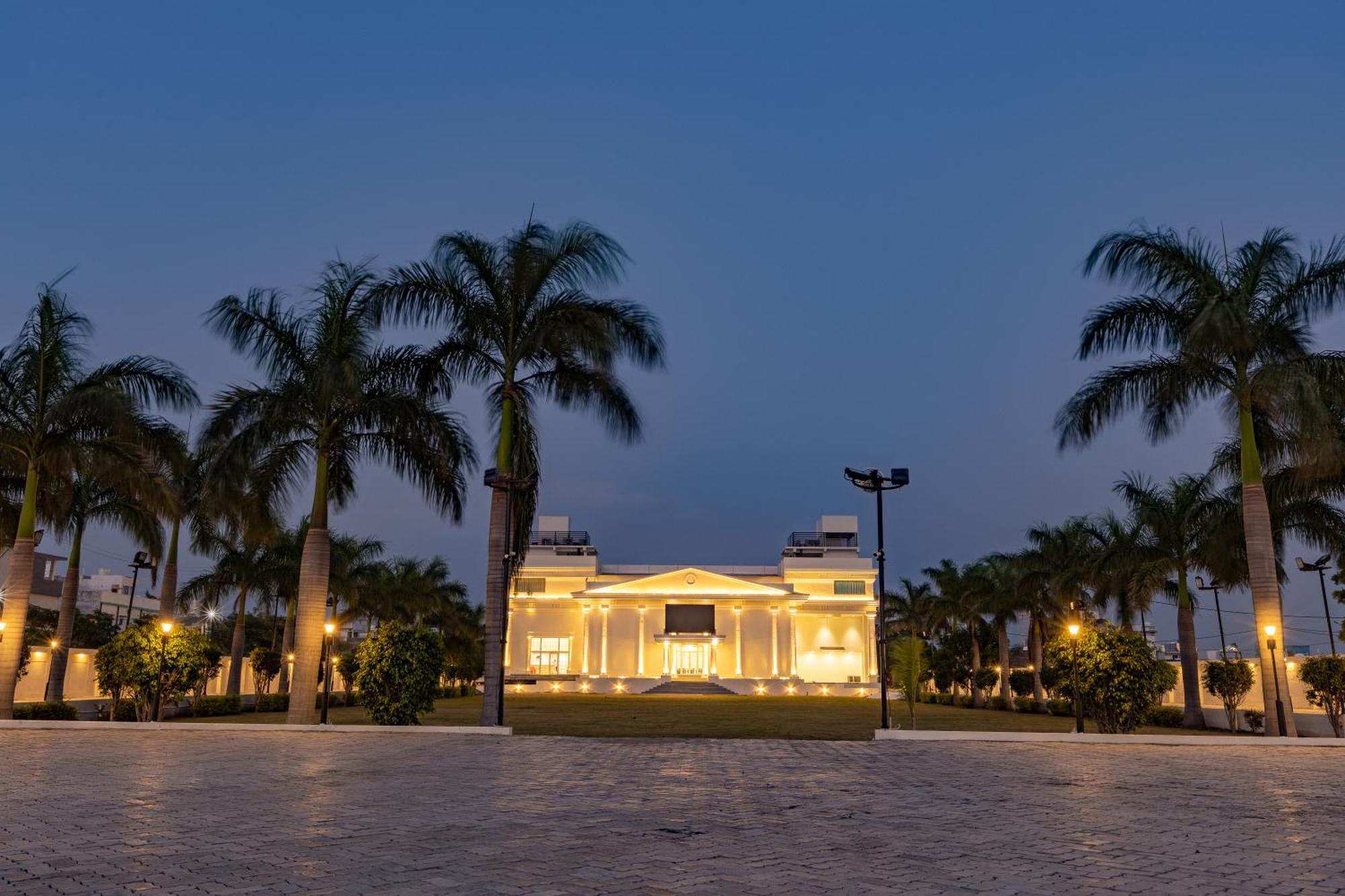 The Grand Monarch Hotel, Ujjain Eksteriør bilde