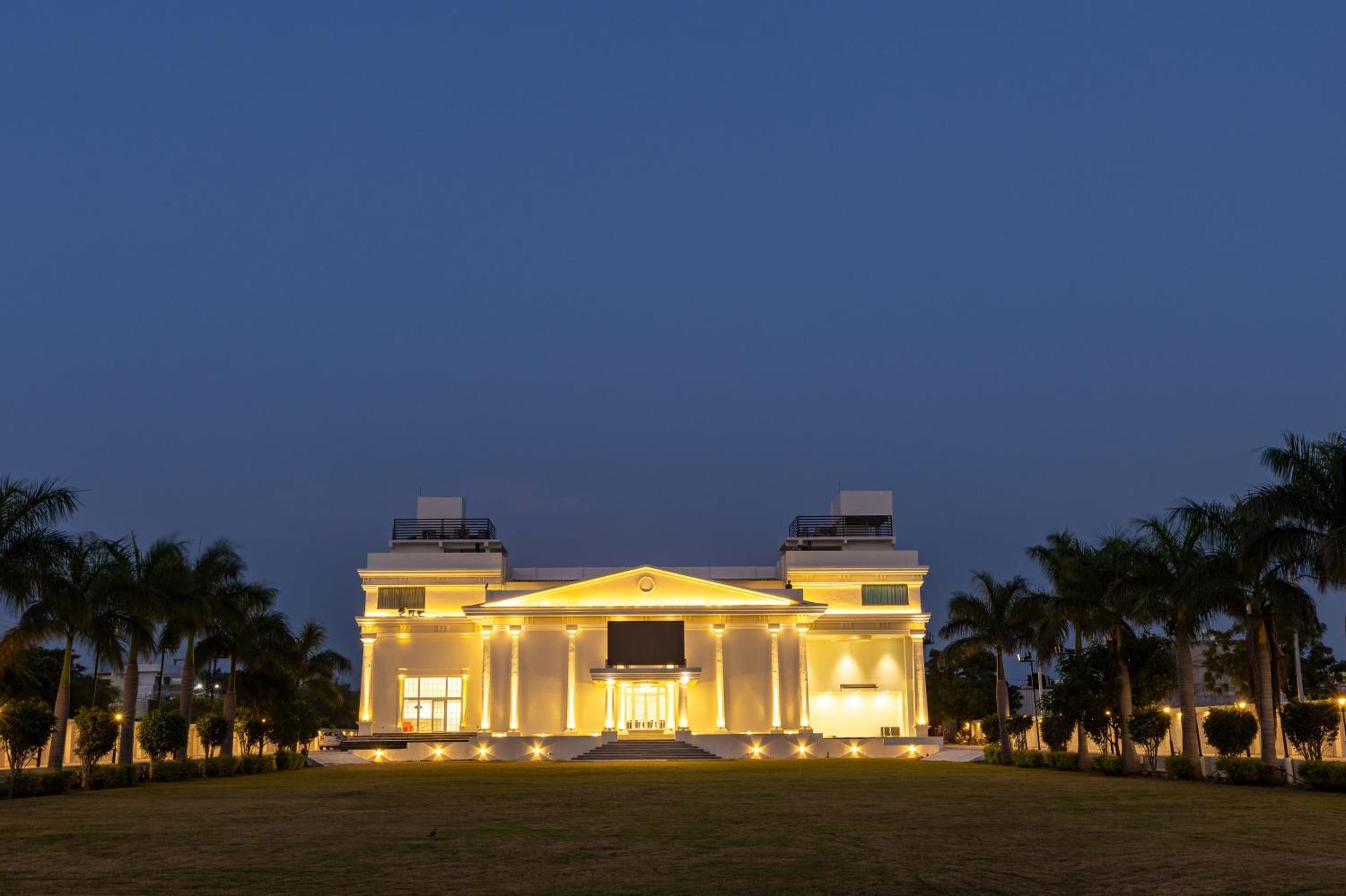 The Grand Monarch Hotel, Ujjain Eksteriør bilde