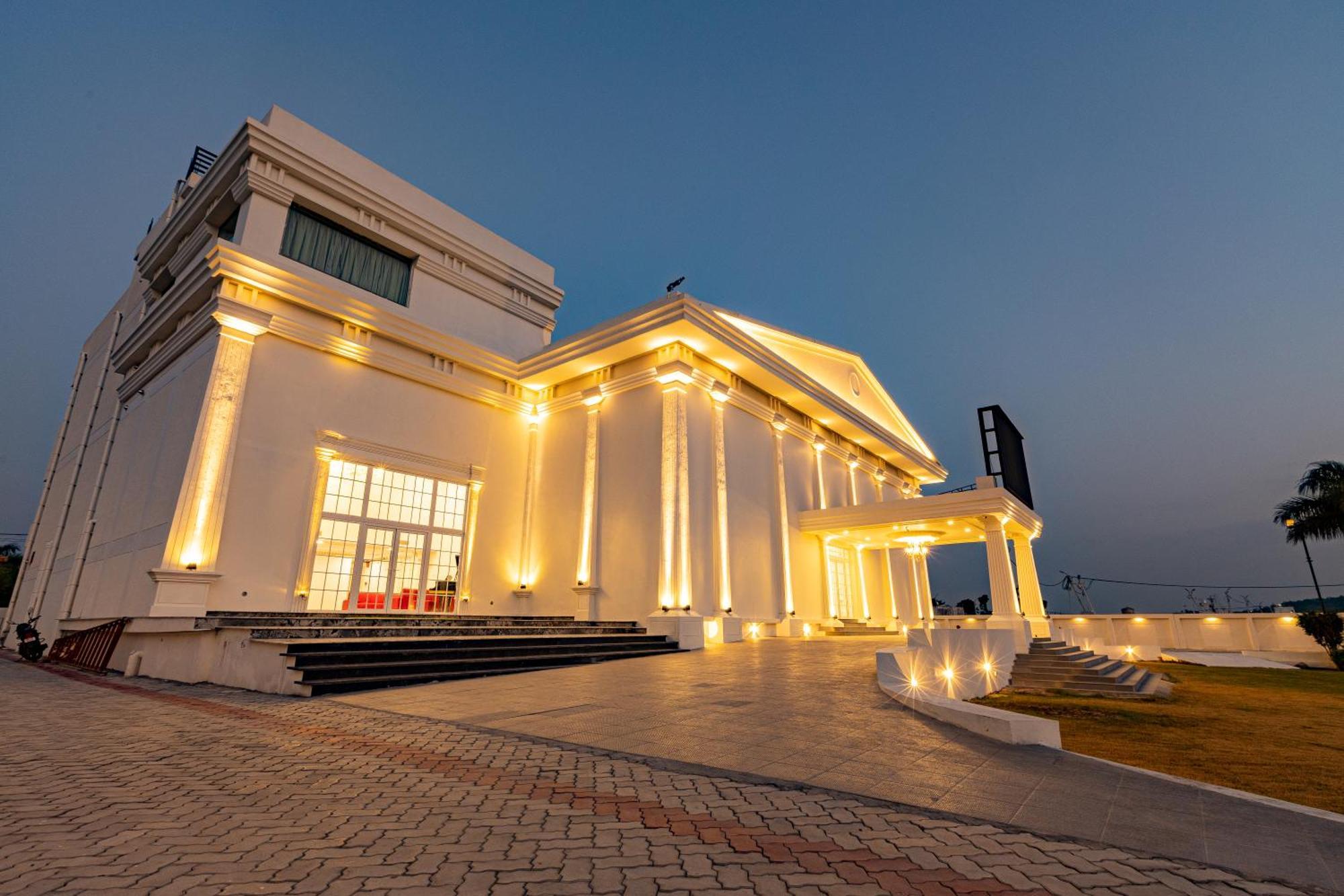 The Grand Monarch Hotel, Ujjain Eksteriør bilde
